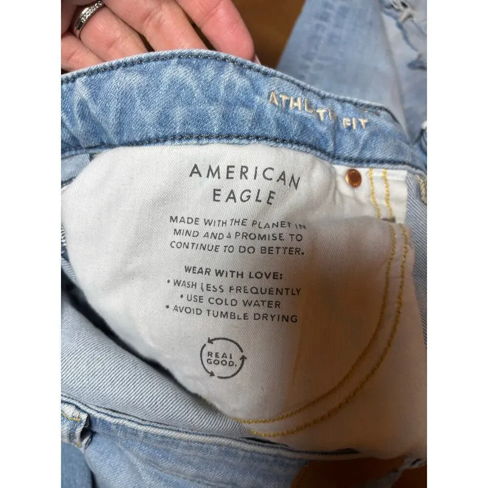 American Eagle mens jeans size 31 x 30 in great condition hole slits in knees